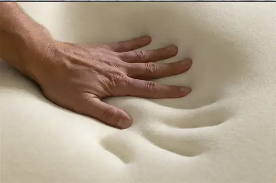 Cuscino memory foam: che cos’è, come risponde e per chi ha senso
